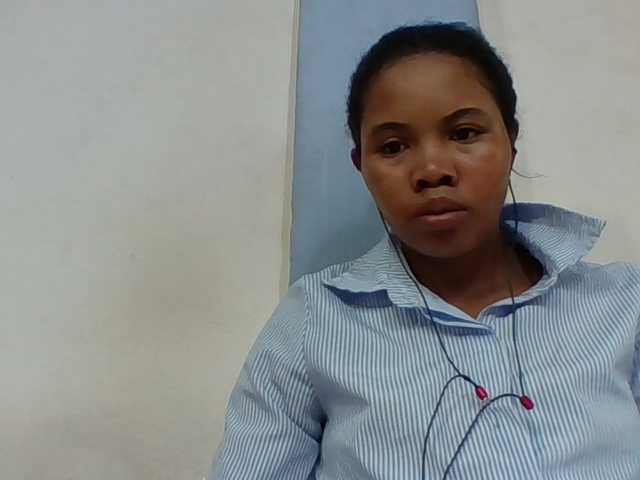Juliah1a live cam on BongaCams
