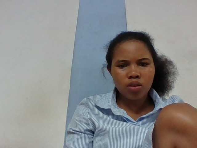 Juliah1a live cam on BongaCams