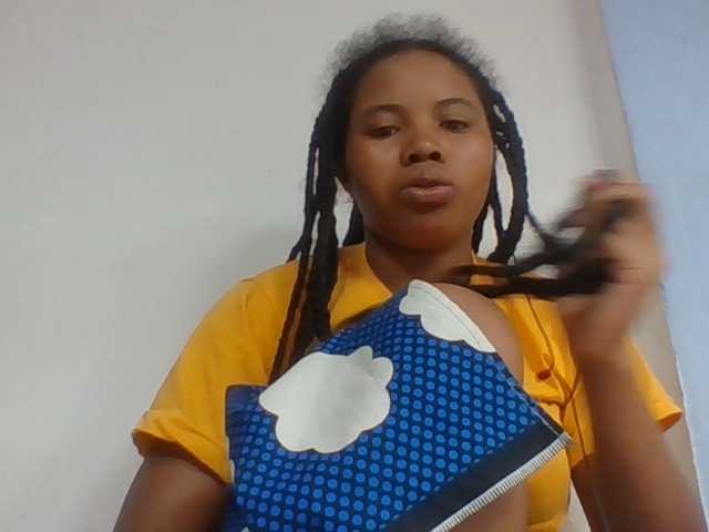 Juliah1a live cam on BongaCams