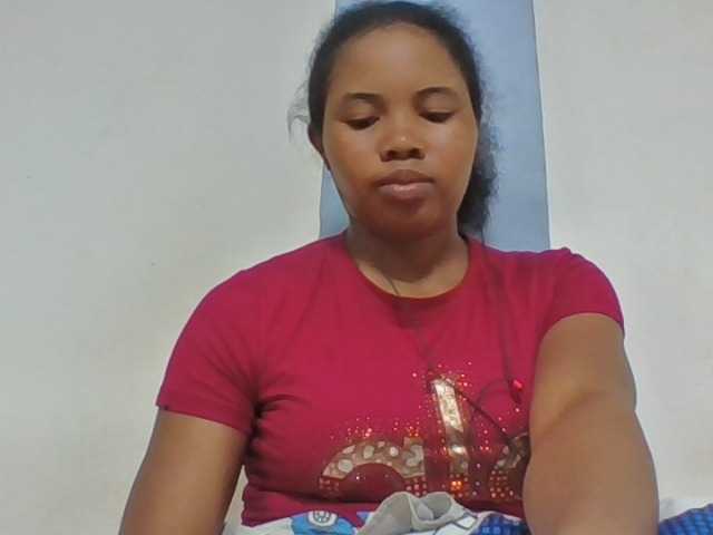 Juliah1a live cam on BongaCams