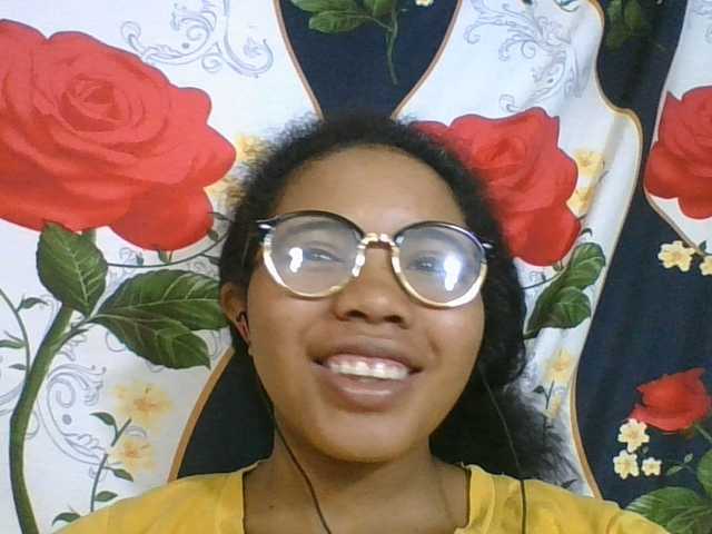 Juliah1a live cam on BongaCams