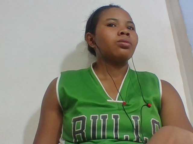 Juliah1a live cam on BongaCams