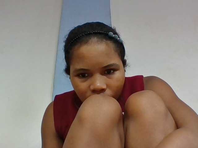 Juliah1a live cam on BongaCams