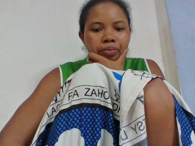 Juliah1a live cam on BongaCams