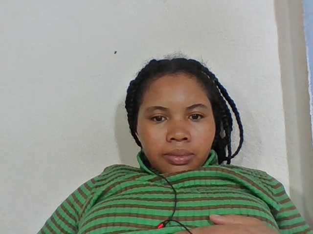 Juliah1a live cam on BongaCams
