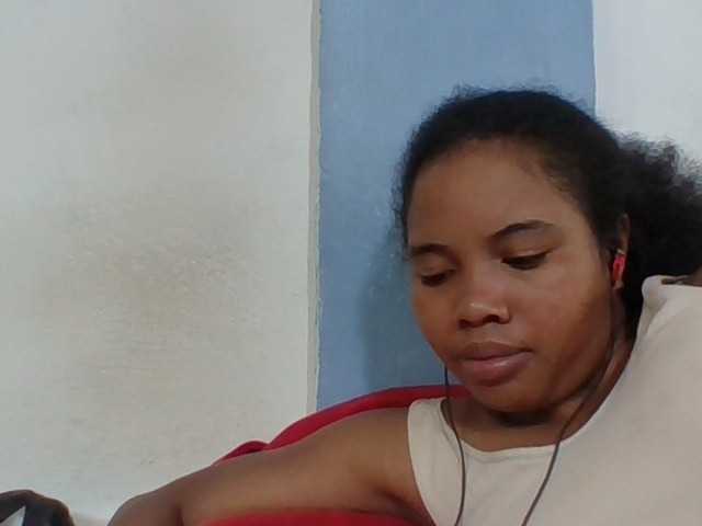 Juliah1a live cam on BongaCams