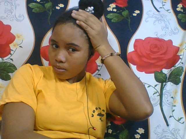 Juliah1a live cam on BongaCams