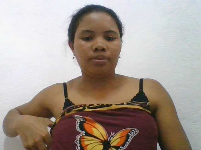 Juliah1a live cam on BongaCams