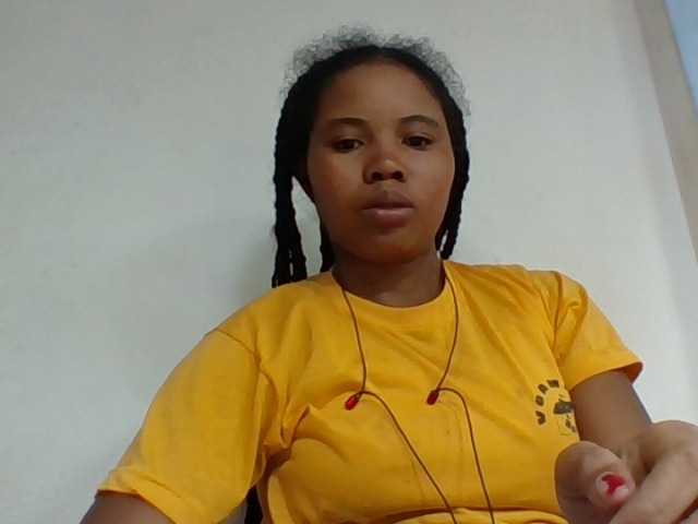 Juliah1a live cam on BongaCams