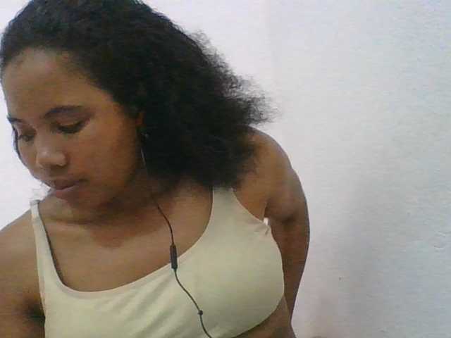 Juliah1a live cam on BongaCams