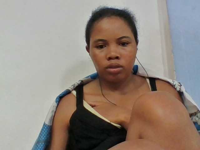 Juliah1a live cam on BongaCams