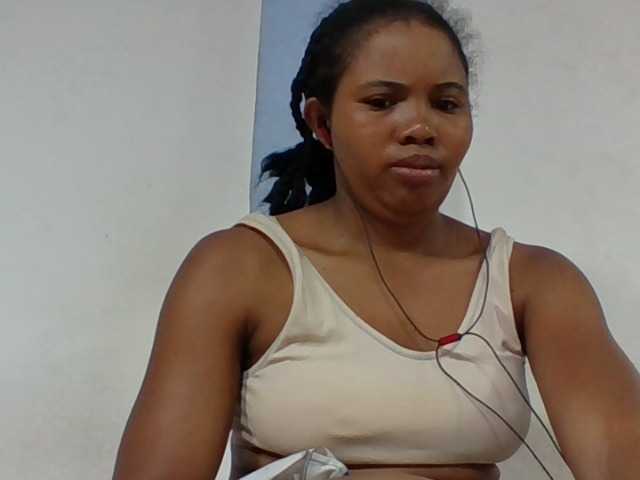 Juliah1a live cam on BongaCams