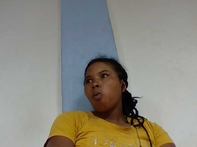 Juliah1a live cam on BongaCams