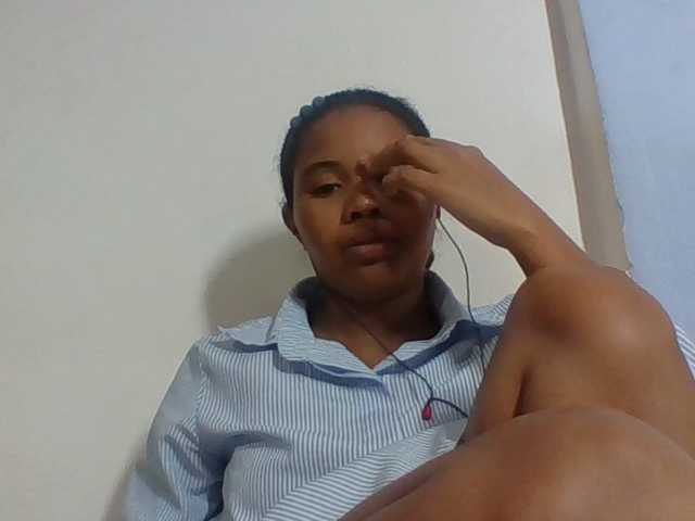 Juliah1a live cam on BongaCams