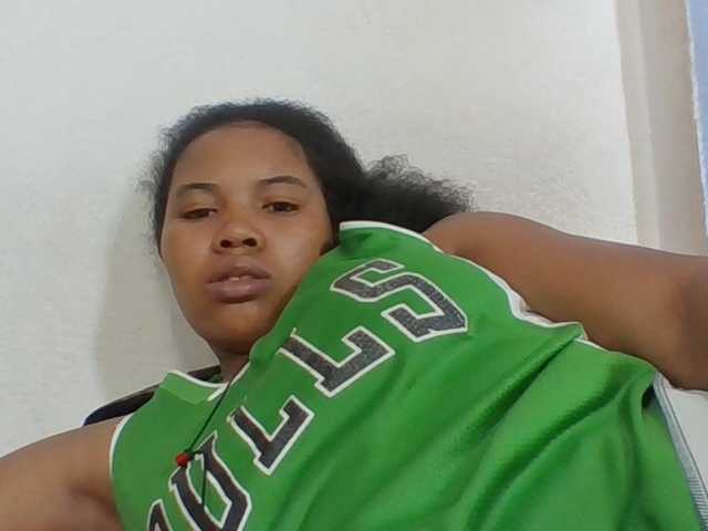 Juliah1a live cam on BongaCams