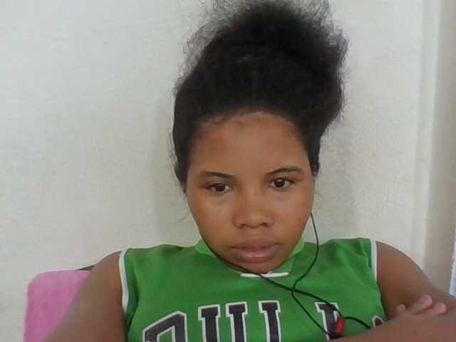 Juliah1a live cam on BongaCams