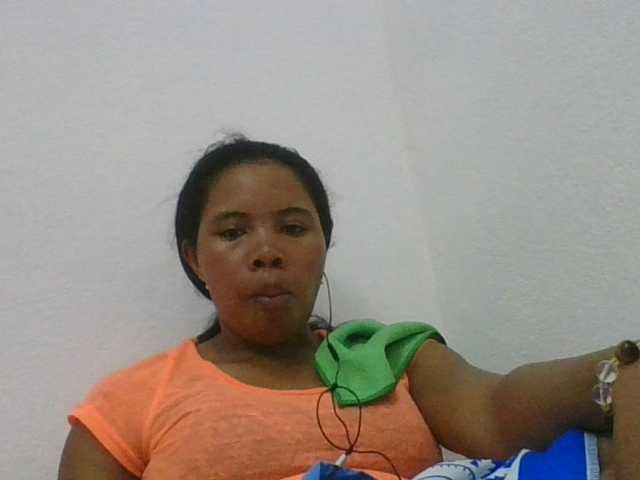 Juliah1a live cam on BongaCams
