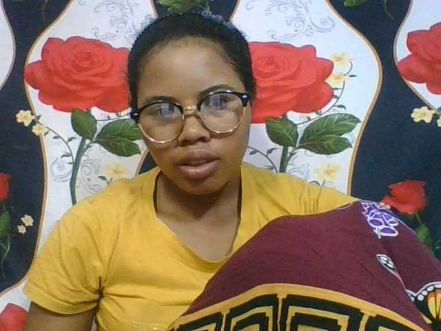 Juliah1a live cam on BongaCams