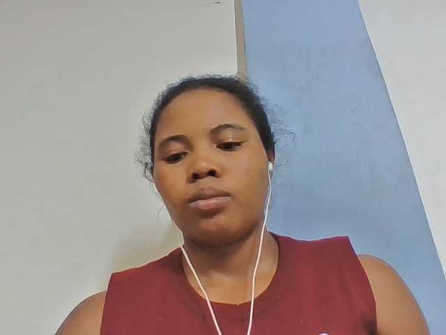 Juliah1a live cam on BongaCams