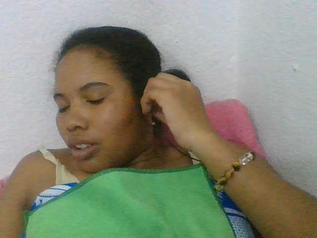 Juliah1a live cam on BongaCams