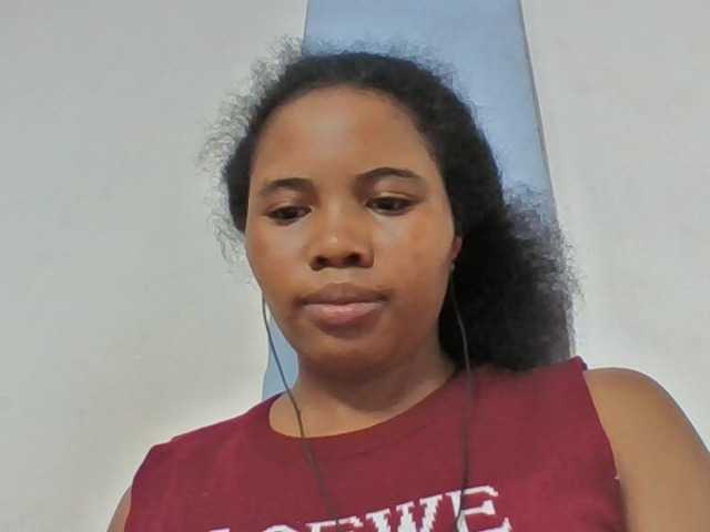 Juliah1a live cam on BongaCams