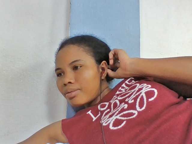 Juliah1a live cam on BongaCams