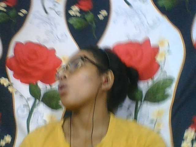 Juliah1a live cam on BongaCams