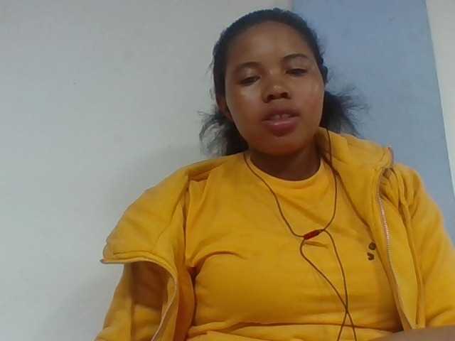 Juliah1a live cam on BongaCams