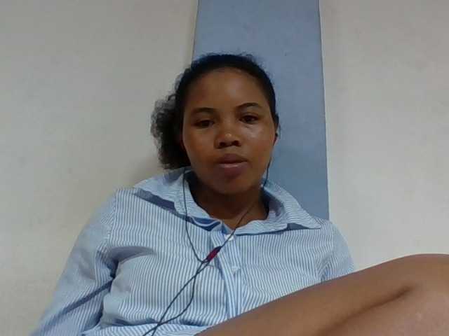 Juliah1a live cam on BongaCams