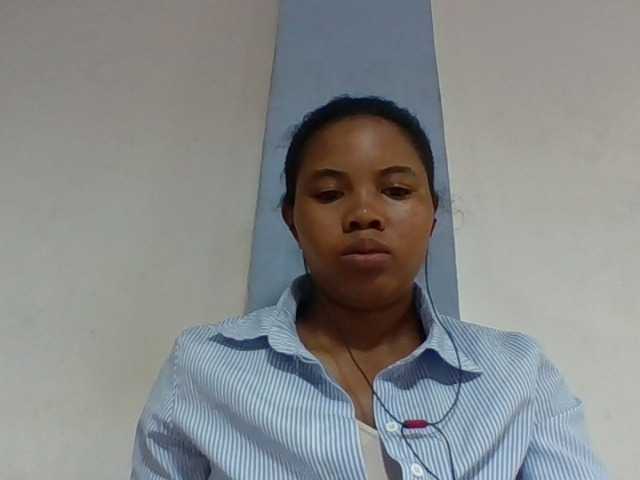 Juliah1a live cam on BongaCams