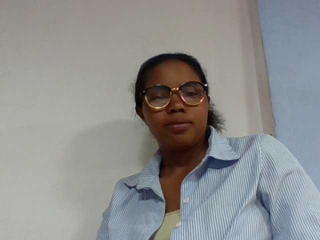 Juliah1a live cam on BongaCams