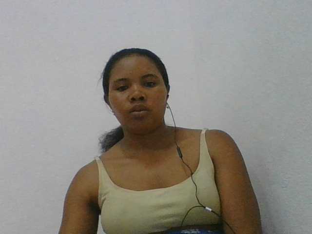 Juliah1a live cam on BongaCams