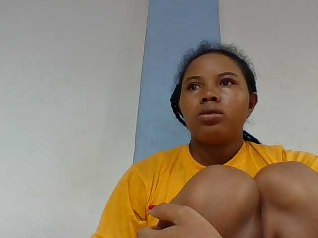 Juliah1a live cam on BongaCams