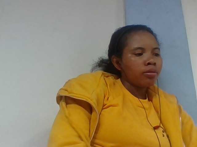 Juliah1a live cam on BongaCams