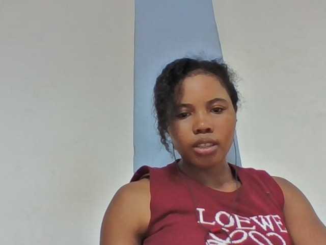 Juliah1a live cam on BongaCams