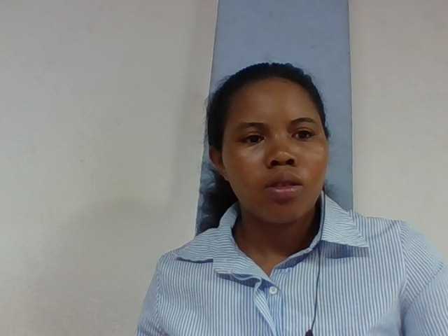 Juliah1a live cam on BongaCams