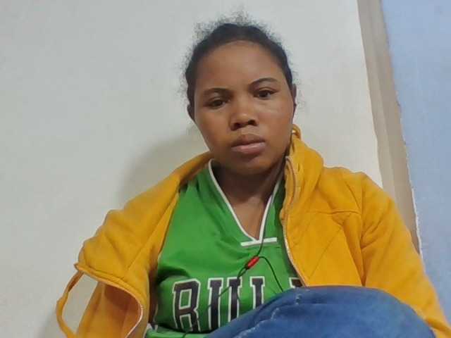 Juliah1a live cam on BongaCams