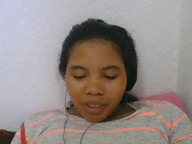 Juliah1a live cam on BongaCams