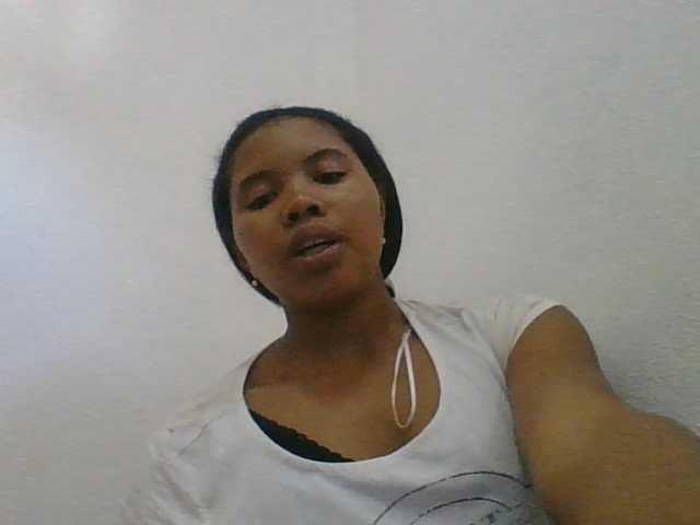 Juliah1a live cam on BongaCams