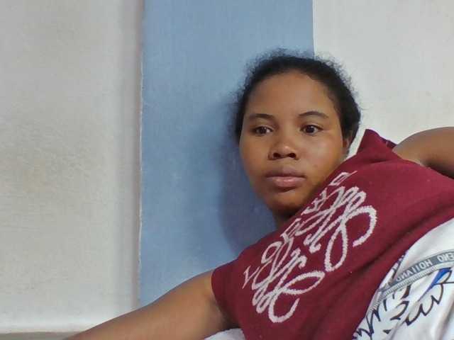 Juliah1a live cam on BongaCams