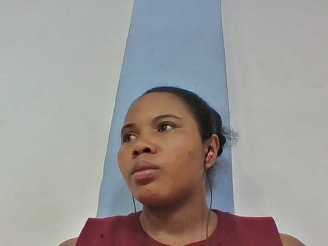 Juliah1a live cam on BongaCams