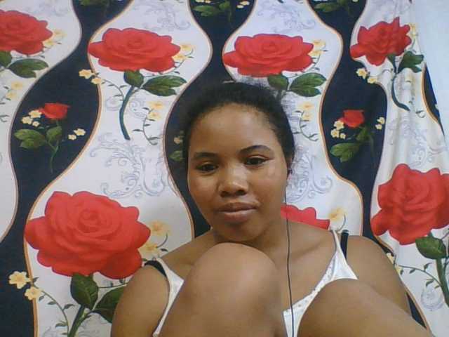 Juliah1a live cam on BongaCams