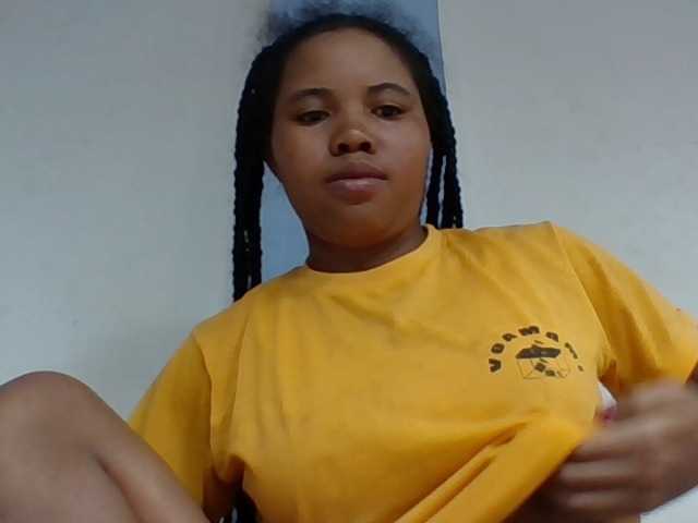 Juliah1a live cam on BongaCams