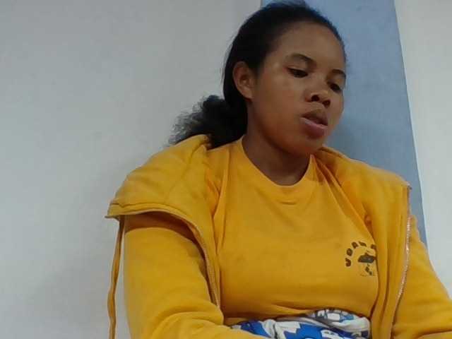Juliah1a live cam on BongaCams