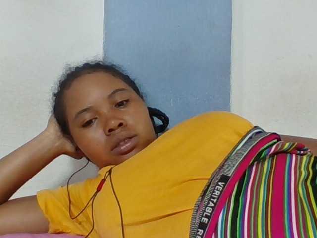 Juliah1a live cam on BongaCams