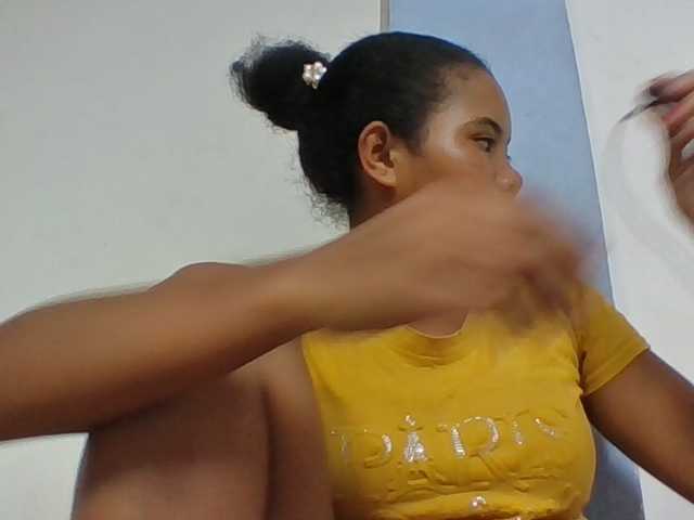 Juliah1a live cam on BongaCams
