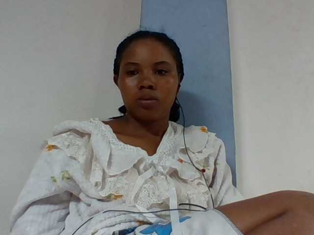 Juliah1a live cam on BongaCams