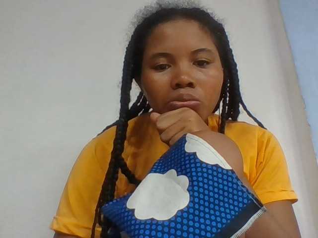Juliah1a live cam on BongaCams