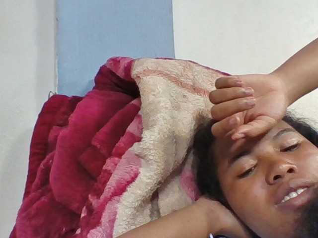 Juliah1a live cam on BongaCams