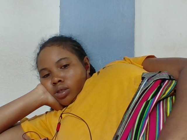 Juliah1a live cam on BongaCams